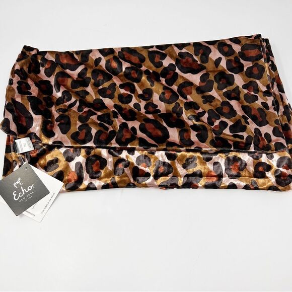 Echo  Leopard Velvet Scarf - Picture 2 of 4